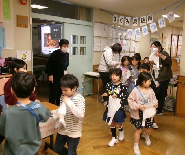 １年生のお客様商店街に大挙来店.JPG