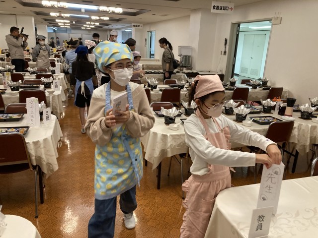 食事係